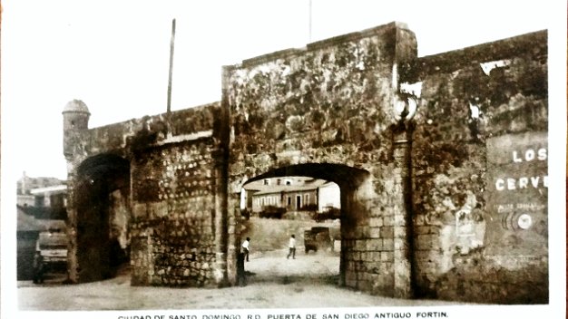 Puerta San Diego Black and white post card with the old Saint James Gate. Dimension is 3.5 by 5.5 inches. Postal en blanco y negro con la...