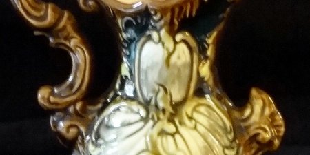 Amphora - Anfora Small jar hand painted in brown color, and with a size of 6 inches high. Pequeño jarron pintado a mano de color marrón, y un tamaño de 6 pulgadas de altura.