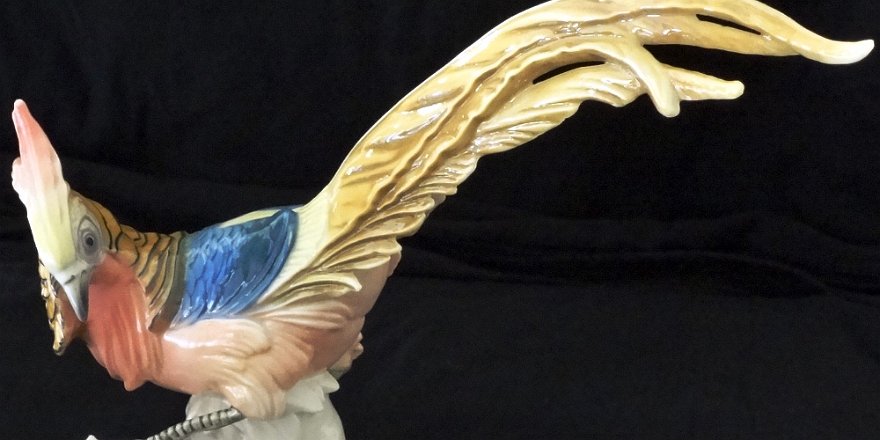 Pheasant - Faisan Karl Ens with a hand painted in red, blue and yellow pheasant, and with a size of 8 inches high and 12 inches long. Karl Ens con un faisán de color rojo, azul y...