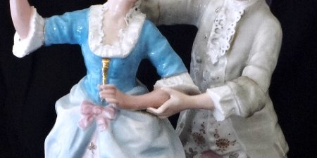 Figure - Figura Dresden a dancing couple, man and women, in traditional costumes, with a size of 11 inches high. Dresden una pareja en pose de baile y trajes tradicionales, con...